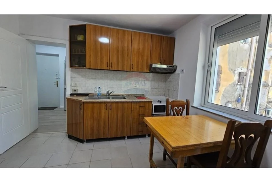 Tirane, jepet me qera apartament 2+1 , 65 m² 580 € (Bulevardi Gjergj Fishta)