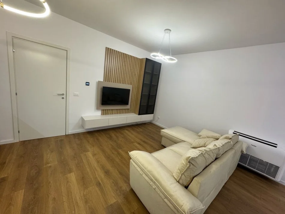 Tirane, jepet me qera apartament 1+1 Kati 8, 70 m² 550 € (bulevardi i ri)