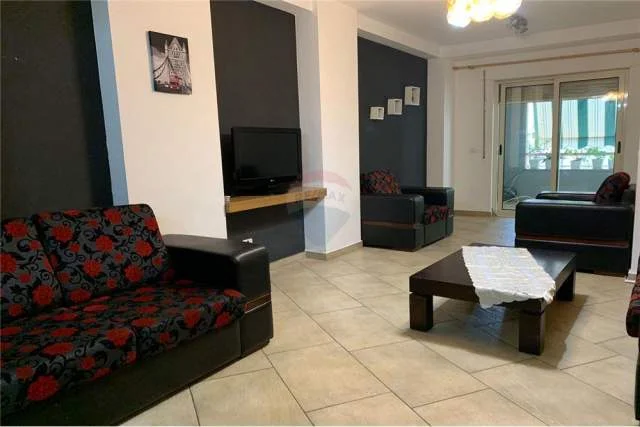 Tirane, jepet me qera apartament 2+1 Kati 2, 83 m² 600 Euro (Rruga Fortuzi)