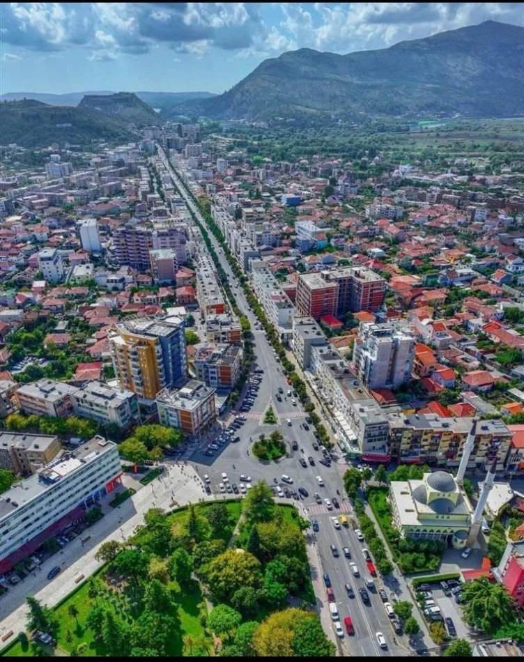 Shkoder, jepet me qera ambjent biznesi Kati 0, 150 m² 3.000 € (Bulevardi Zogu 1, Parruce)
