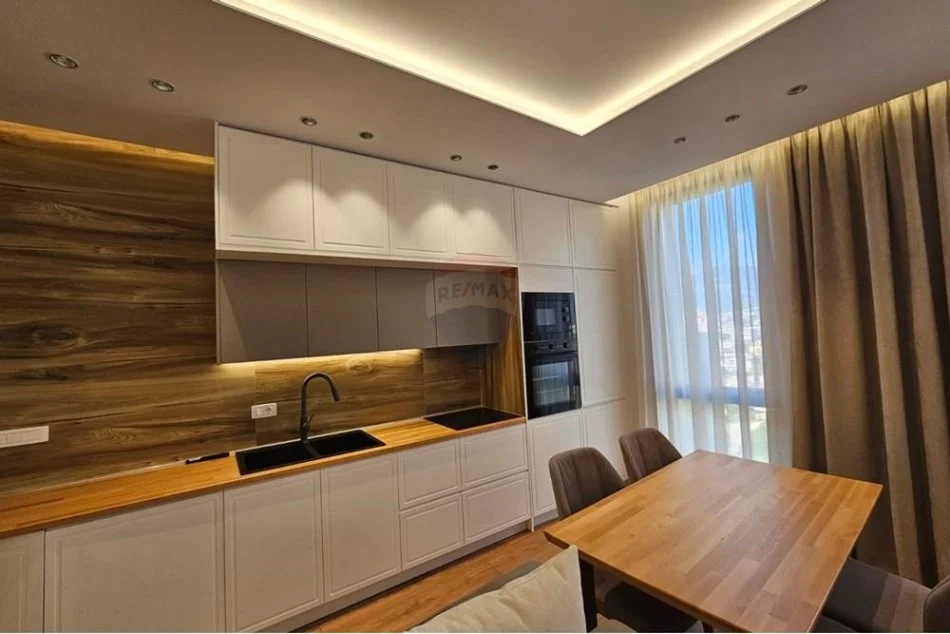 Tirane, jepet me qera 1+1+Ballkon Kati 6, 78 m² 650 € (bulevardi ri)