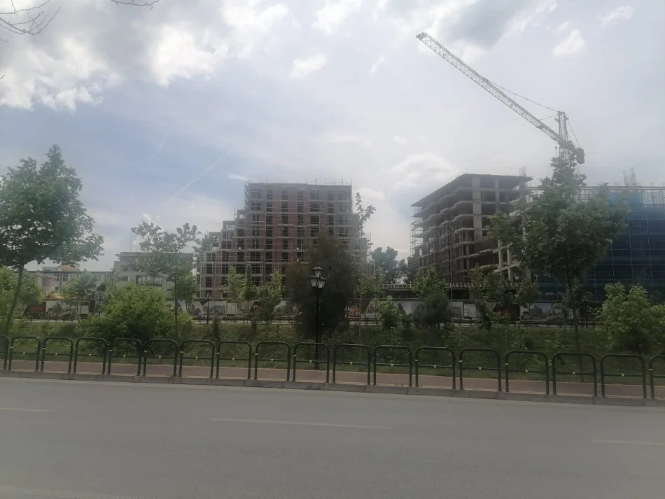 Tirane, shitet 1+1, , 