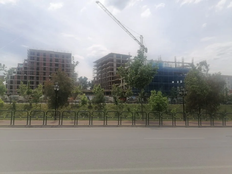 Tirane, shitet 1+1, , 