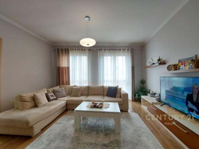 Tirane, jepet me qera apartament duplex 3+1+BLK Kati 2, 245 m² 850 Euro (Rruga Stavri Themeli)