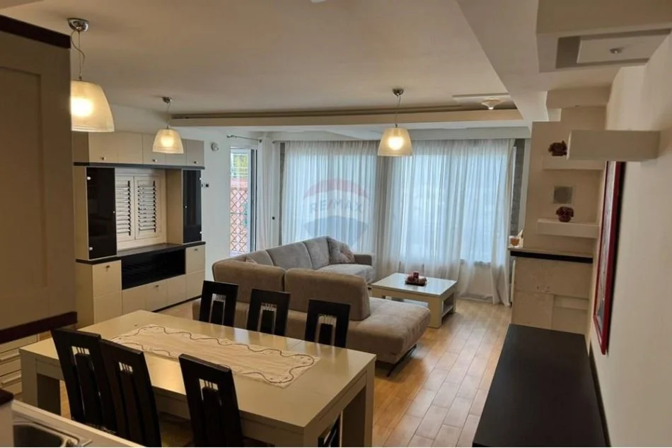 Tirane, jepet me qera apartament 2+1 , 135 m² 900 € (Komuna Parisit)