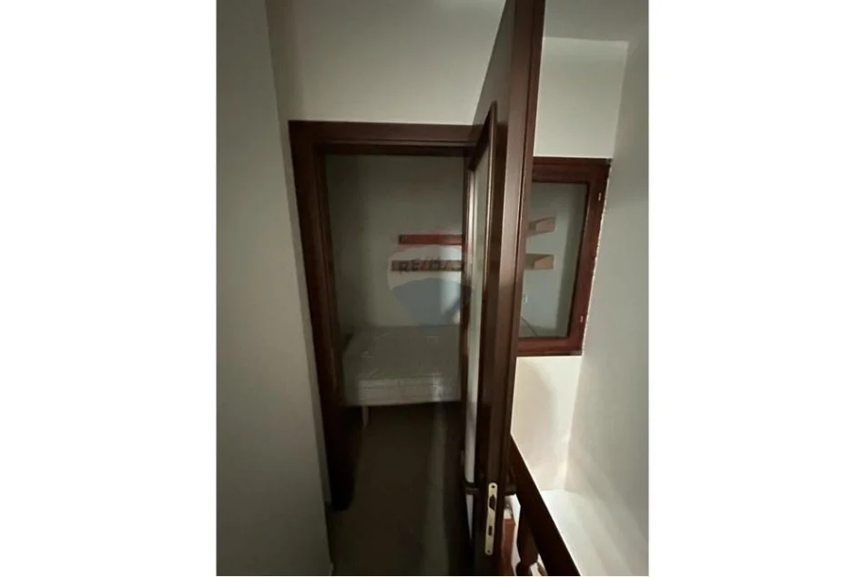 Tirane, jepet me qera apartament duplex 1+1 , 70 m² 500 € (Rr. e Elbasanit)