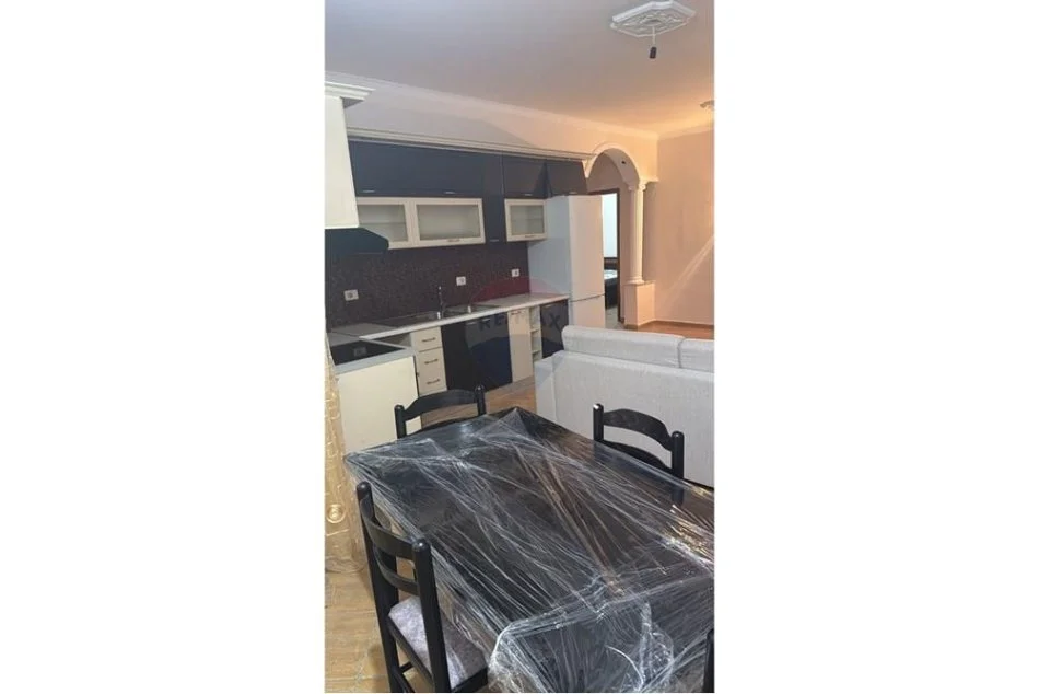 Tirane, jepet me qera apartament 3+1+Ballkon Kati 2, 102 m² 500 € 