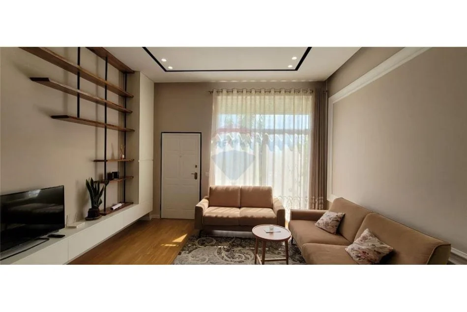 Tirane, jepet me qera apartament 2+1 , 129 m² 900 € 