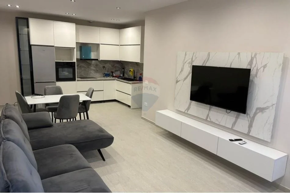 Tirane, jepet me qera apartament 1+1 Kati 2, 69 m² 400 € (Xhon Belushi)