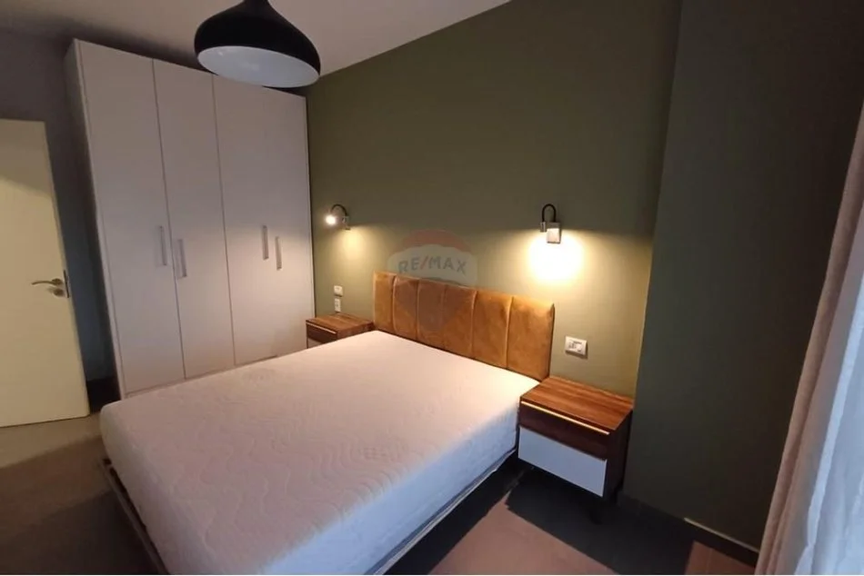 Tirane, jepet me qera apartament 1+1 Kati 4, 66 m² 450 € (3 Deshmoret)