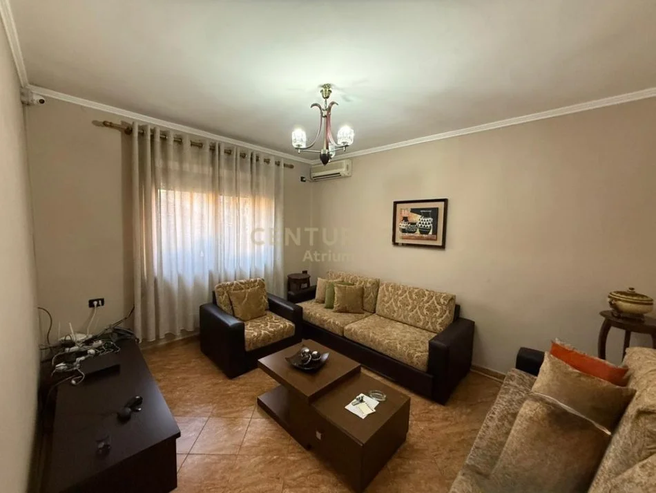 Tirane, jepet me qera apartament 1+1 , 54 m² 500 € (Rruga Bardhyl)