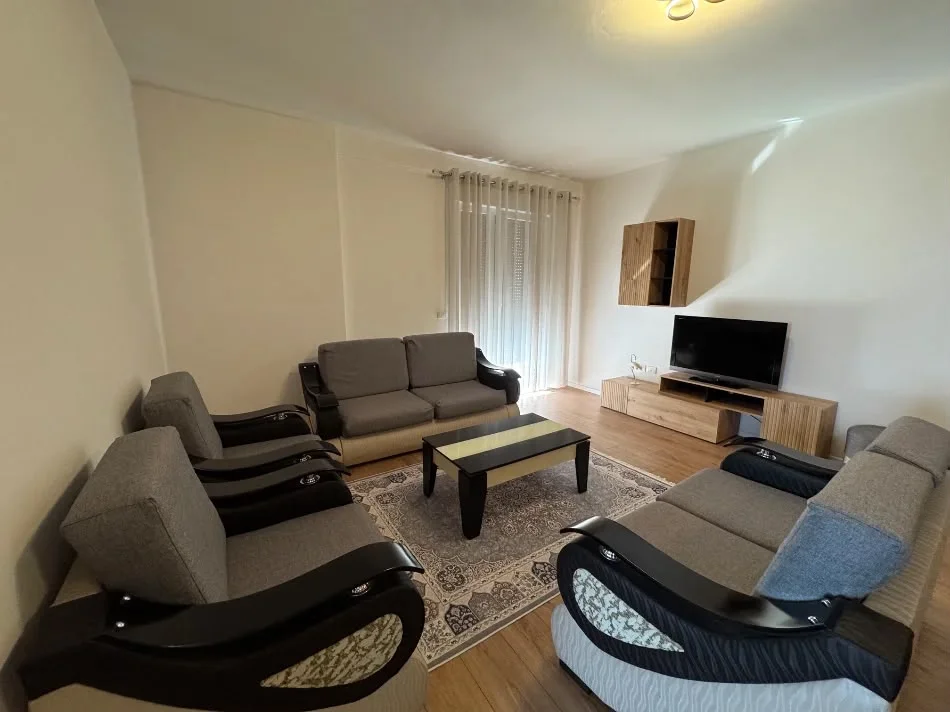 Tirane, jepet me qera 2+1+Aneks+Ballkon Kati 3, 106 m² 500 € (PASKUQAN)