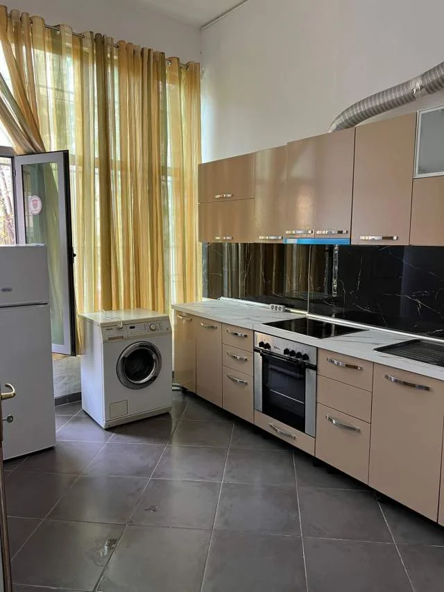 Tirane, jepet me qera apartament 2+1 Kati 0, 75 m² 30.000 Leke (Rruga Teodor Keko)
