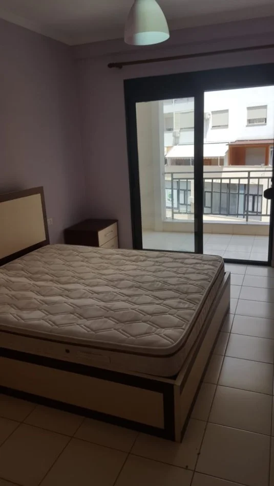 Tirane, jepet me qera apartament 1+1 Kati 3, 70 m² 400 € (Astir, te Ozon.)