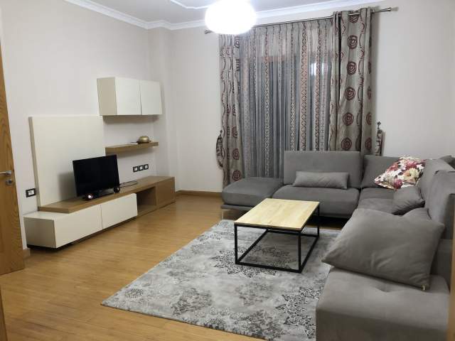 Tirane, jepet me qera apartament 2+1+A+BLK Kati 4, 110 m² 380 Euro (Rruga Don Bosco)