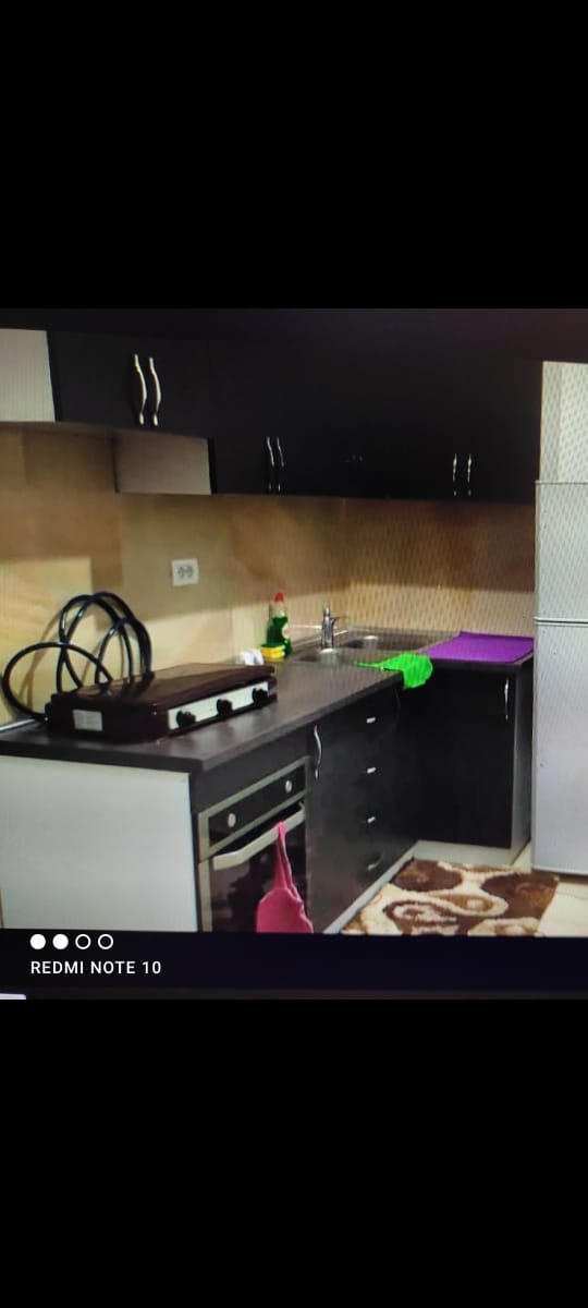 Tirane, jepet me qera garsonier 1+1 Kati 2, 42 m² 18.000 Leke (AFER TERMINALIT TE AUTOBUZAVE)