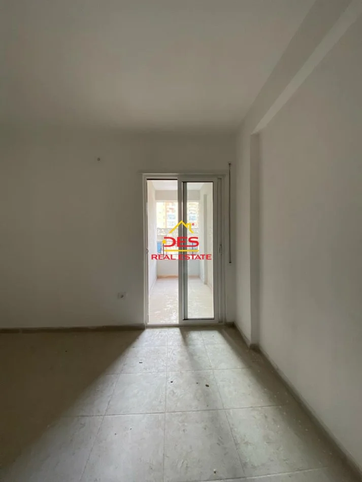 Vlore, shitet apartament 2+1+Ballkon Kati 5, 106 m² (Rruga Murat Tërbaçi)