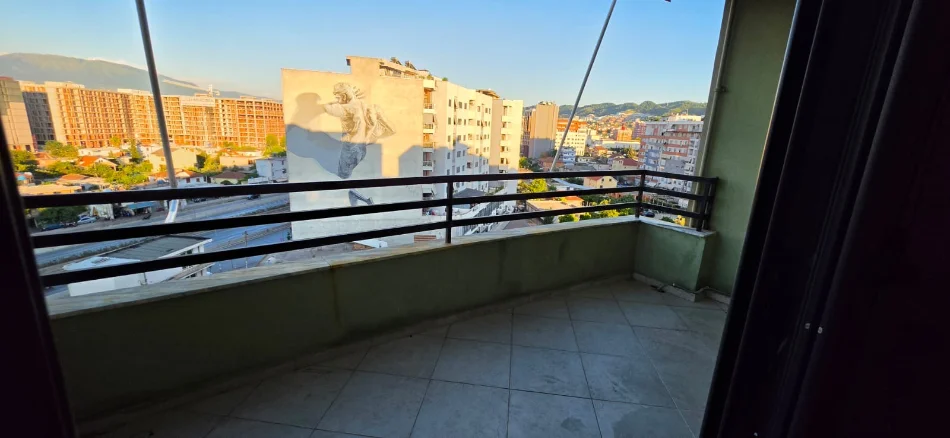 Tirane, jepet me qera apartament 1+1+Ballkon Kati 7, 63 m² 400 € (Fabrika e miellit)