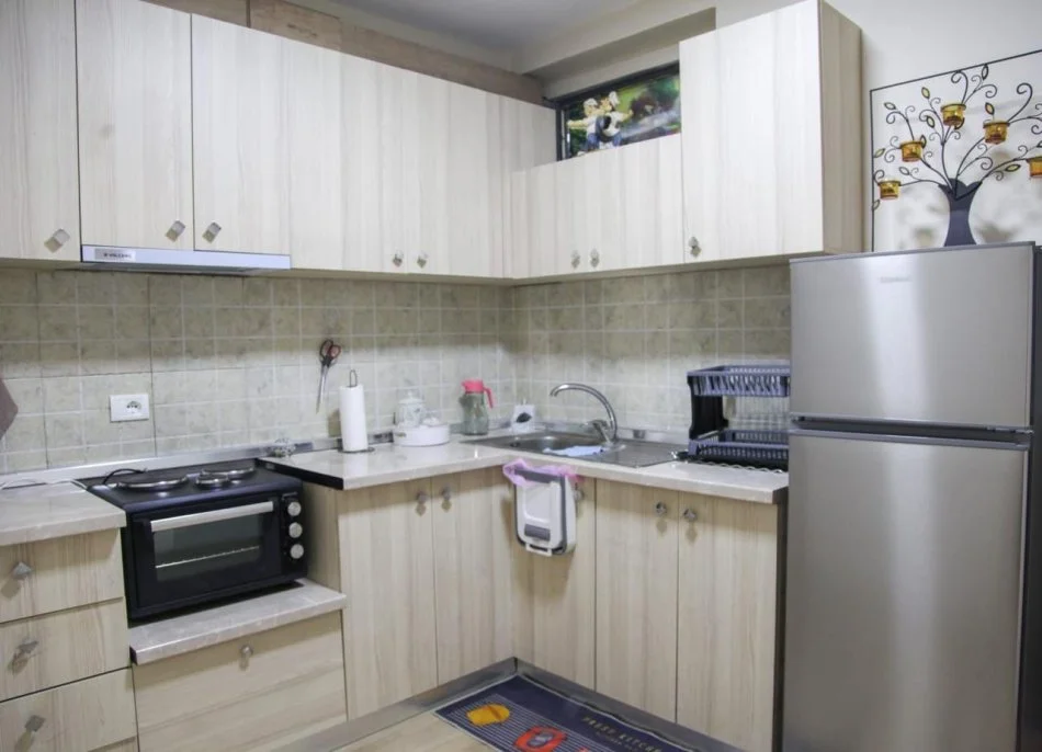 Tirane, jepet me qera apartament 2+1 , 90 m² 600 € (Xhamllik)