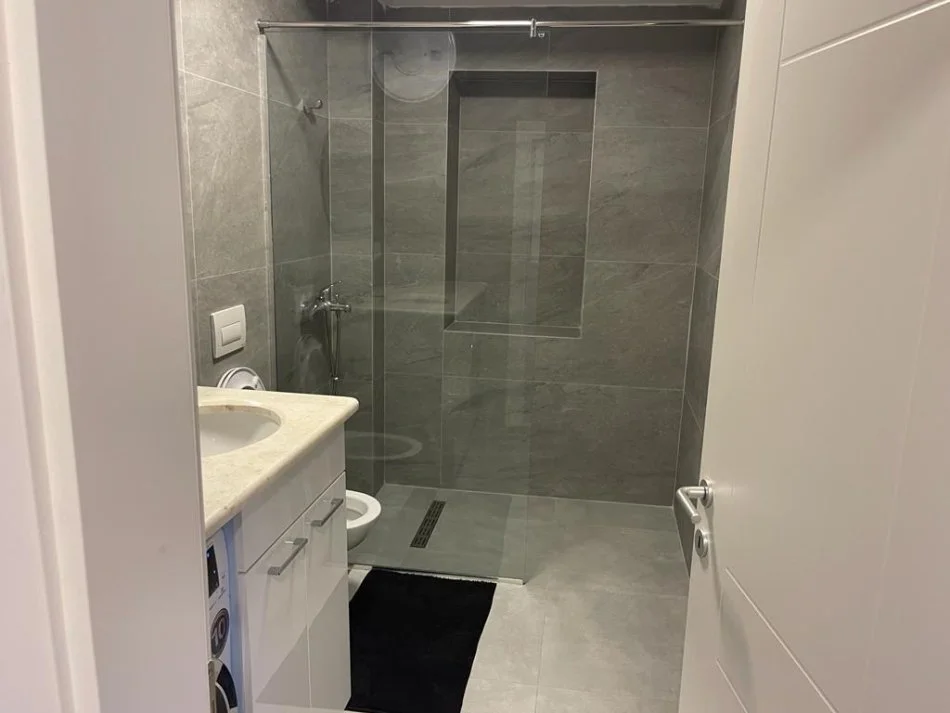 Tirane, jepet me qera apartament 1+1 Kati 1, 60 m² 650 € (Stadiumi Dinamo)