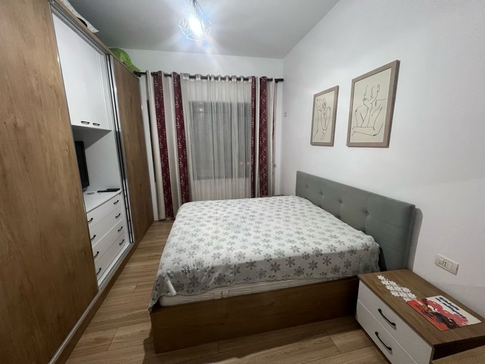 Tirane, jepet me qera apartament 2+1+Ballkon Kati 2, 95 m² 450 € (Prane Casa Italia)