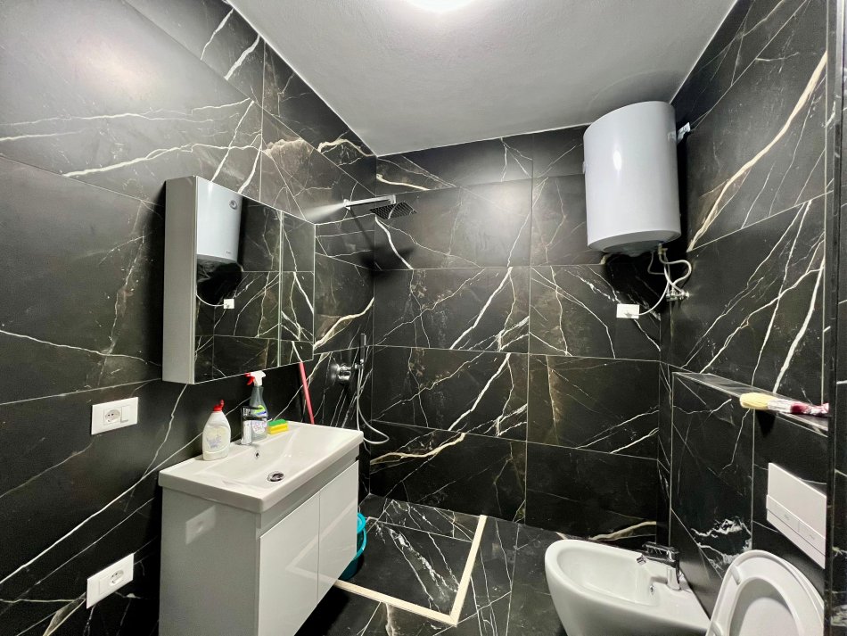 Tirane, jepet me qera apartament 1+1 Kati 3, 74 m² 500 € (Shkolla e Baletit)