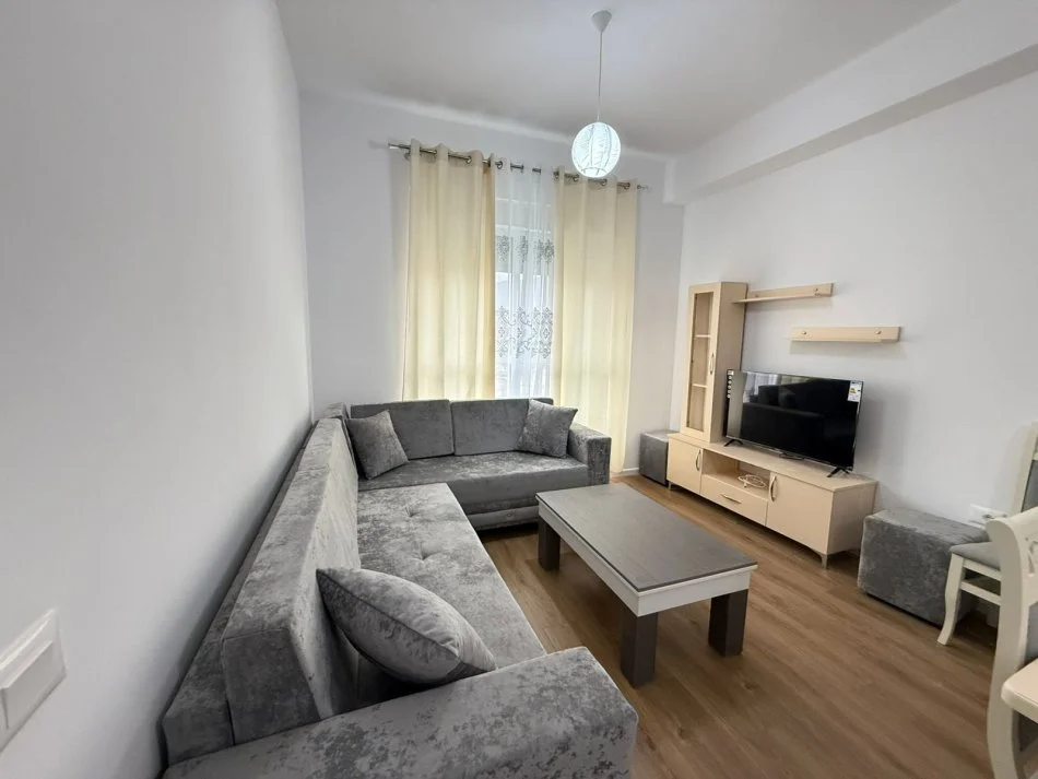 Tirane, jepet me qera apartament 2+1+Ballkon Kati 5, 79 m² 500 € (Alidem / REZIDENCA KADIU