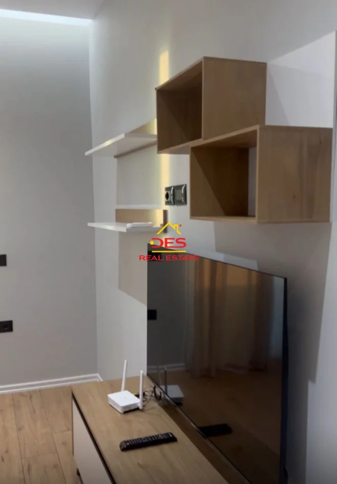 Vlore, jepet me qera apartament 1+1+Ballkon Kati 4, 70 m² 400 € (Rruga Sadik Zotaj)