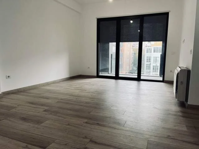 Tirane, ofert 100 m² 1.500 Euro (Air Albania)