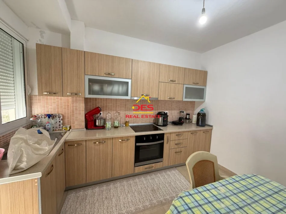 Vlore, shitet apartament 2+1+Ballkon Kati 2, 102 m² (Rruga Petro Marko)