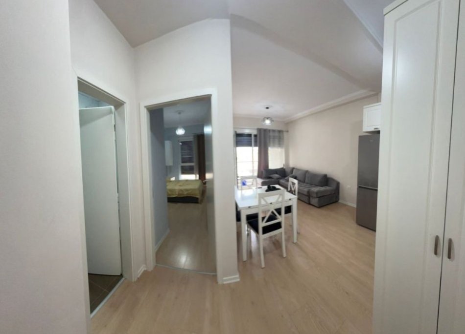 Tirane, shes apartament 1+1+Ballkon Kati 5, 60 m² 135.000 € (Kompleksi Kontakt)