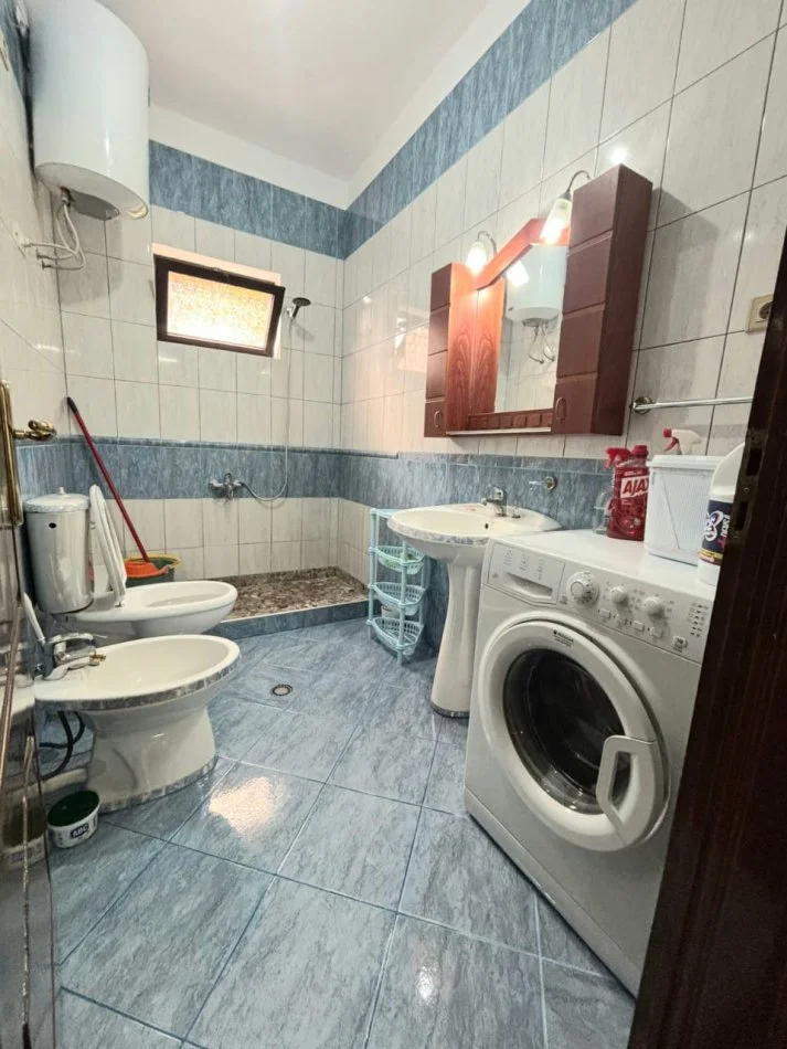 Tirane, jepet me qera apartament 1+1 Kati 1, 65 m² 420 € 