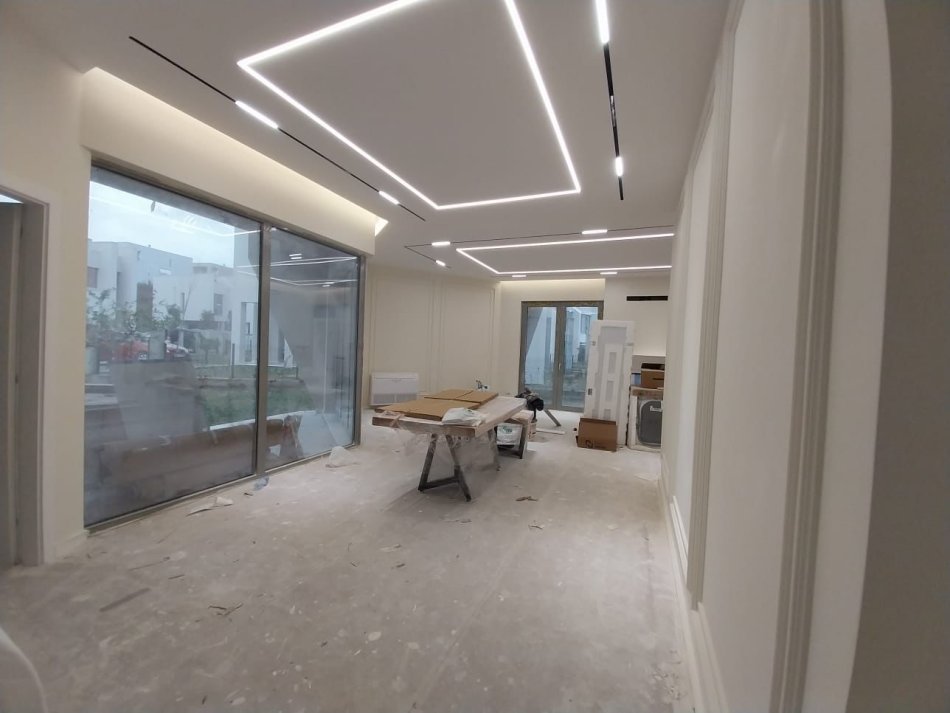 Tirane, jepet me qera Vile 2 Katshe , 278 m² 4.500 € (liqeni i thate)