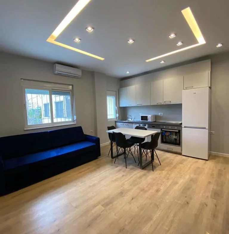 Tirane, jepet me qera apartament 1+1+Aneks Kati 3, 60 m² 600 € (FAKULTETI I INXHINIERISE)