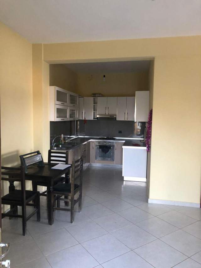 Tirane, jepet me qera 2+1+BLK Kati 1, 140 m² 20.000 Leke (Siper restorant Freskut)