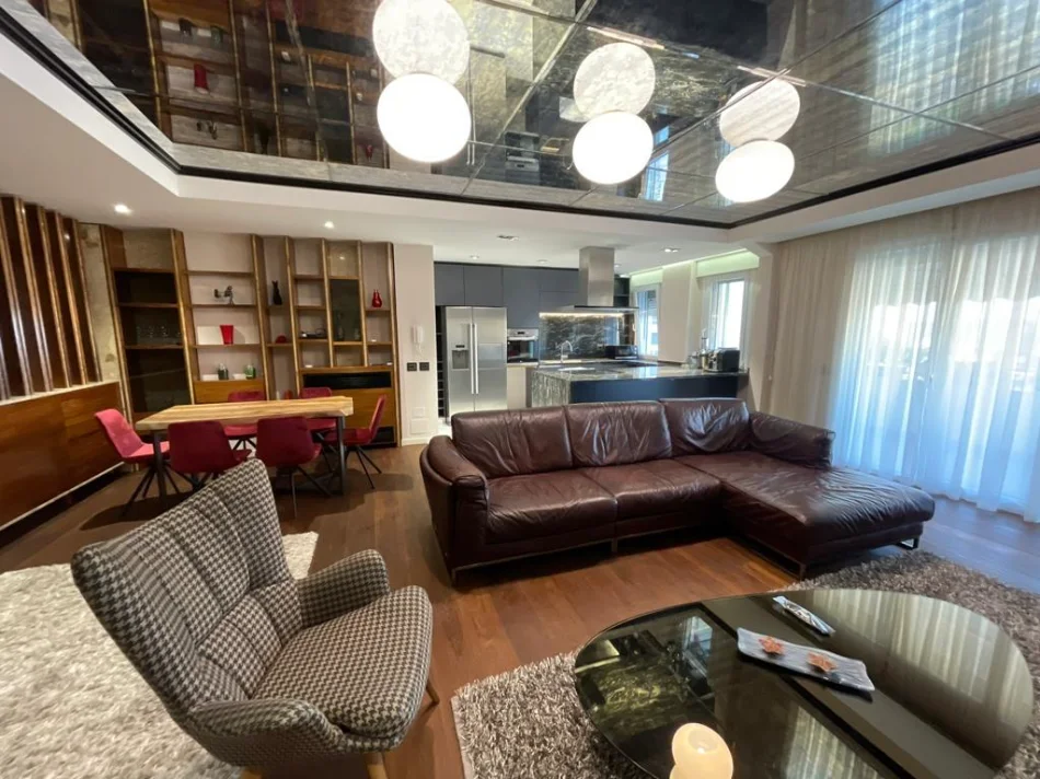 Tirane, jepet me qera apartament 2+1 Kati 3, 198 m² 1.600 € (kopshti botanik)