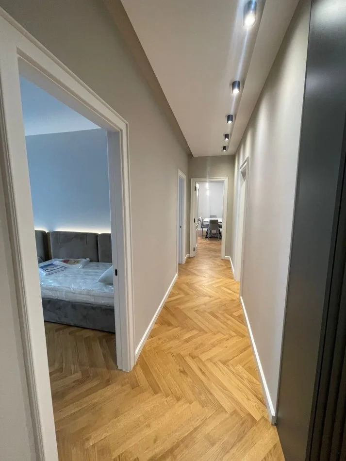 Tirane, jepet me qera apartament 3+1+Aneks+Ballkon Kati 5, 150 m² 2.500 € (Rruga e Kosovareve)