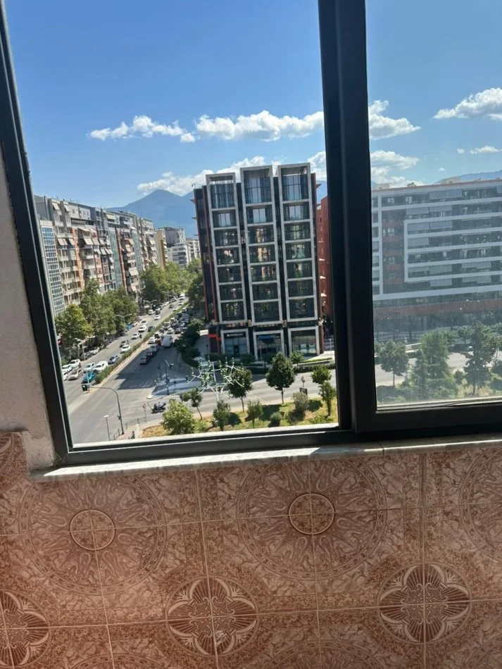 Tirane, jepet me qera apartament 1+1 Kati 7, 65 m² 350 € (Rruga e kavajes)
