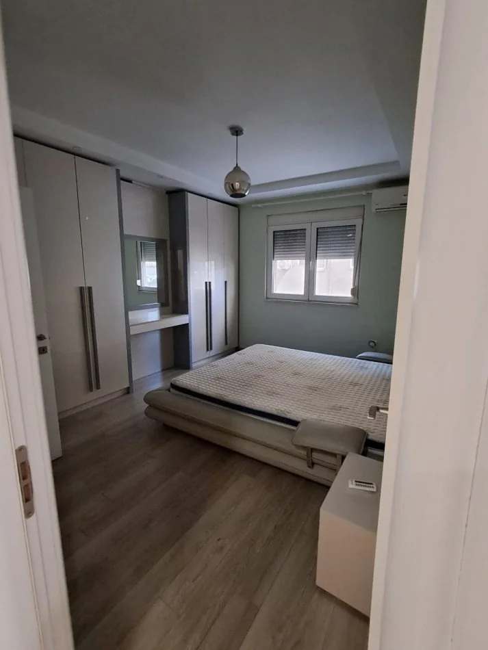 Tirane, jepet me qera apartament 3+1+Aneks+Ballkon , 120 m² 1.600 € (Bllok)