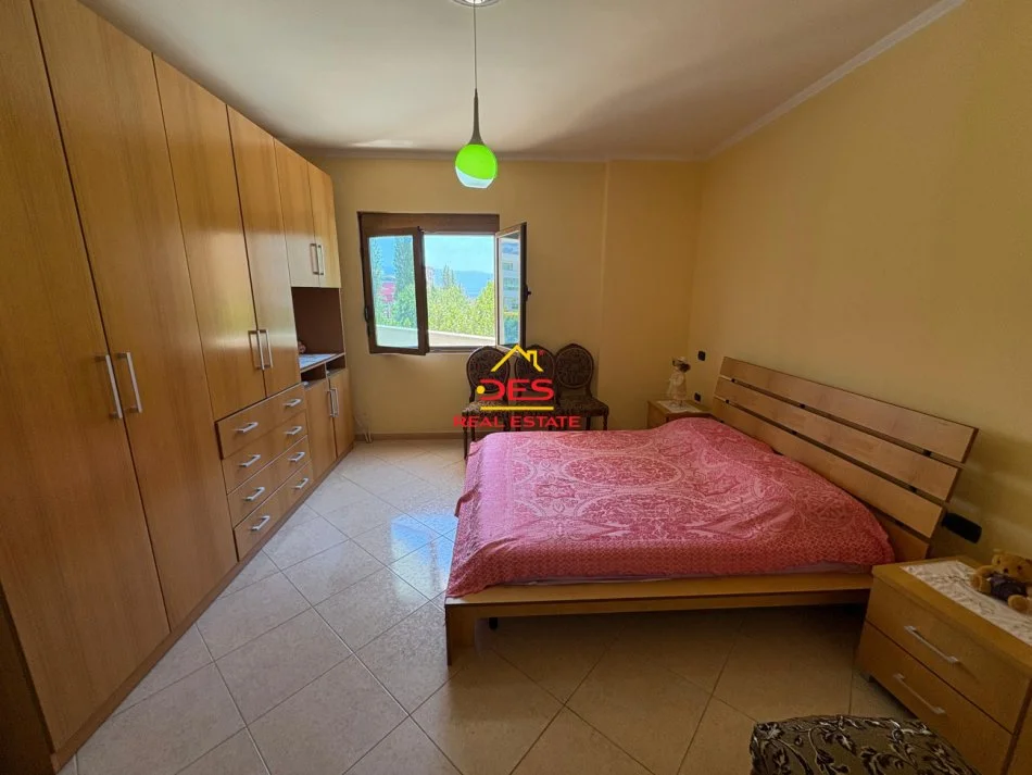 Vlore, jepet me qera apartament 2+1+Ballkon Kati 4, 120 m² 400 € (Rruga Kosova)