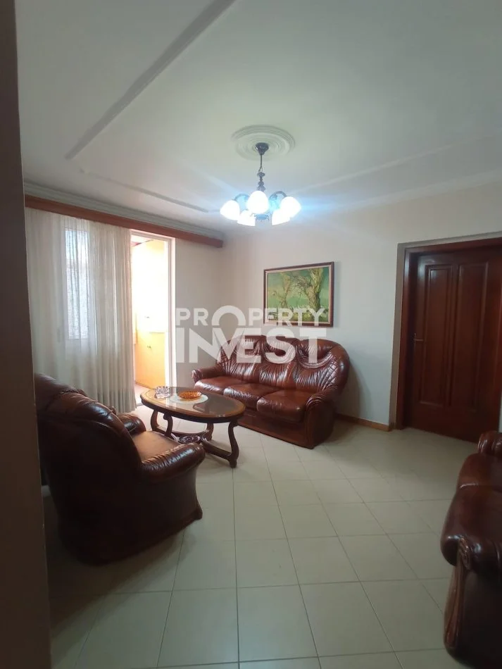 Tirane, shitet apartament 3+1+Ballkon Kati 2, 89 m² 235.000 € (ish blloku)