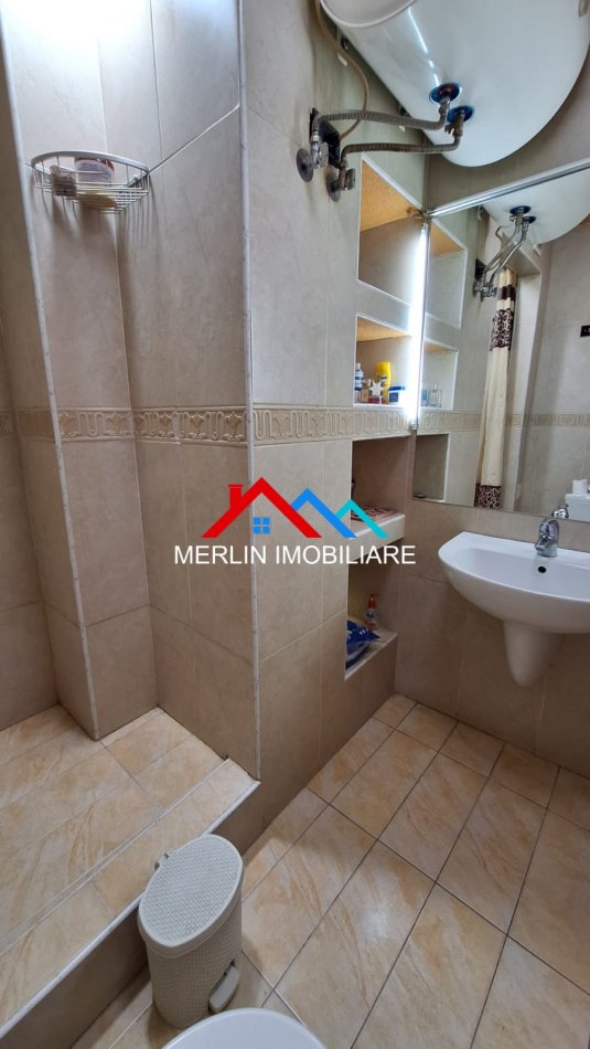 Tirane, jepet me qera apartament 4+1+Ballkon Kati 12, 171 m² 700 € (BRRYLI)
