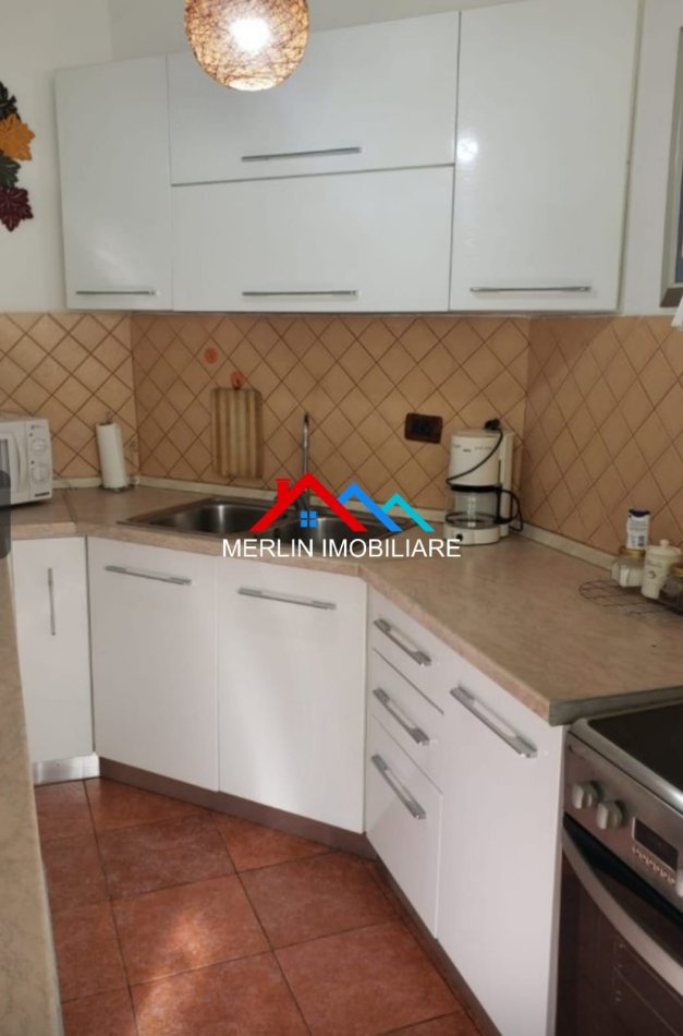 Tirane, jepet me qera apartament 2+1+Ballkon Kati 6, 105 m² 650 € (KOMUNA E PARISIT)