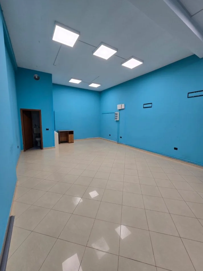 Tirane, jepet me qera ambjent biznesi , 53 m² 600 € (Delijorgji)