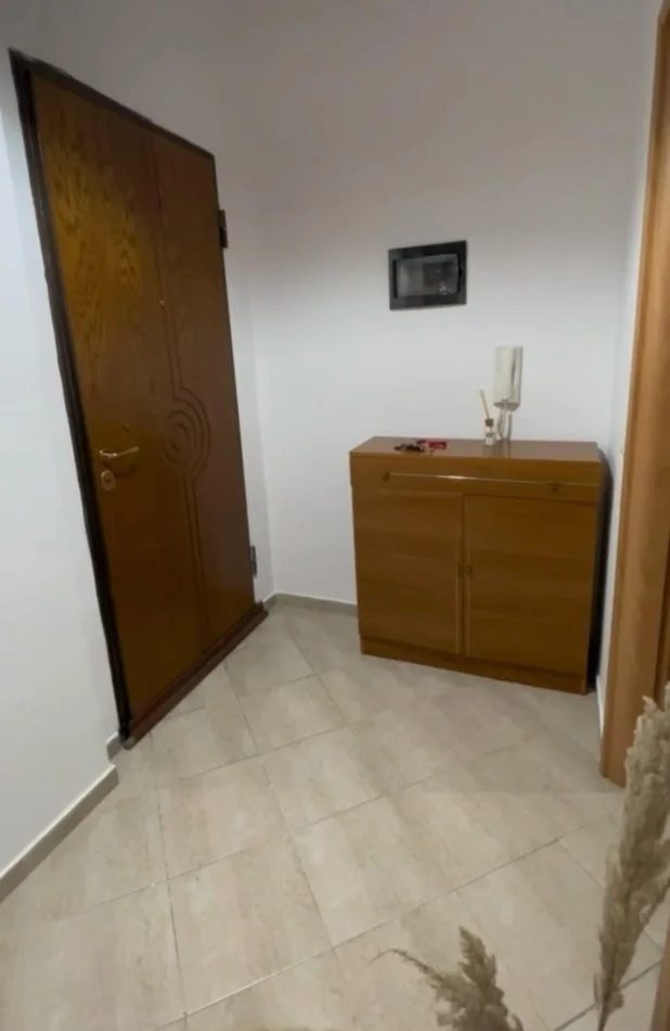 Tirane, jepet me qera apartament 1+1+Ballkon Kati 3, 70 m² 550 € (Kodra e Diellit)