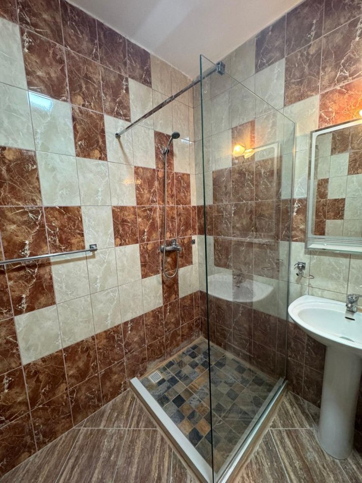 Tirane, jepet me qera apartament 2+1 Kati 4, 100 m² 500 € (rruga e thesarit)