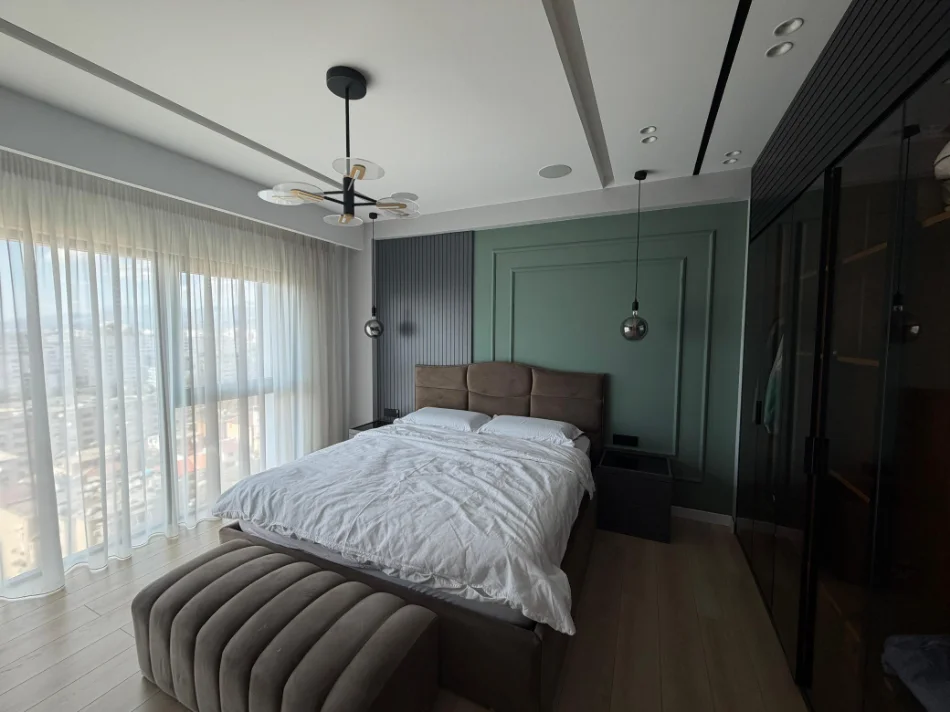 Tirane, jepet me qera apartament Dublex , 240 m² 3.500 € 