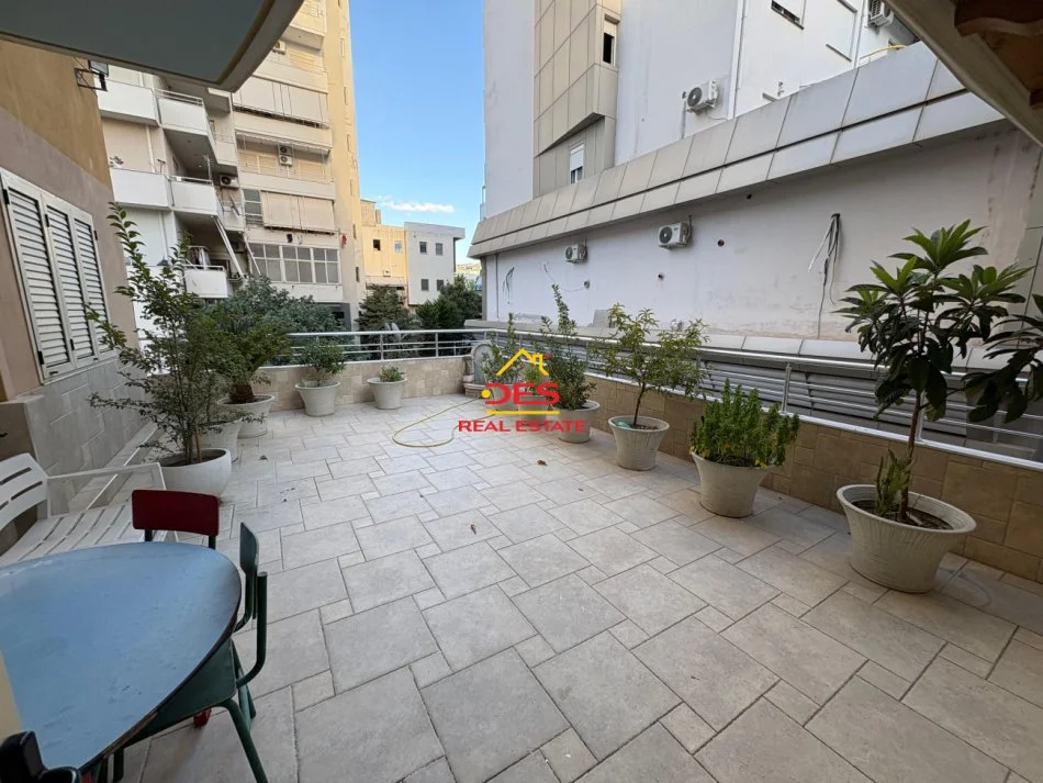 Vlore, shitet apartament+verande | Penthouse 2+1+Ballkon Kati 2, 155 m² 180.000 € (Rruga Sadik Zotaj)