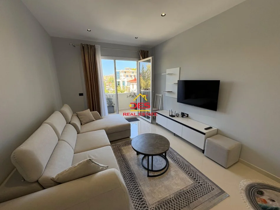 Vlore, jepet me qera apartament 2+1+Ballkon Kati 3, 95 m² 500 € (Rruga Sadik Zotaj)