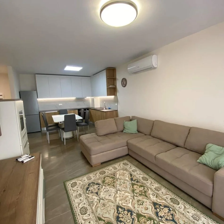Tirane, jepet me qera apartament 3+1 Kati 6, 130 m² 700 € (rruga Beniamin kruta)